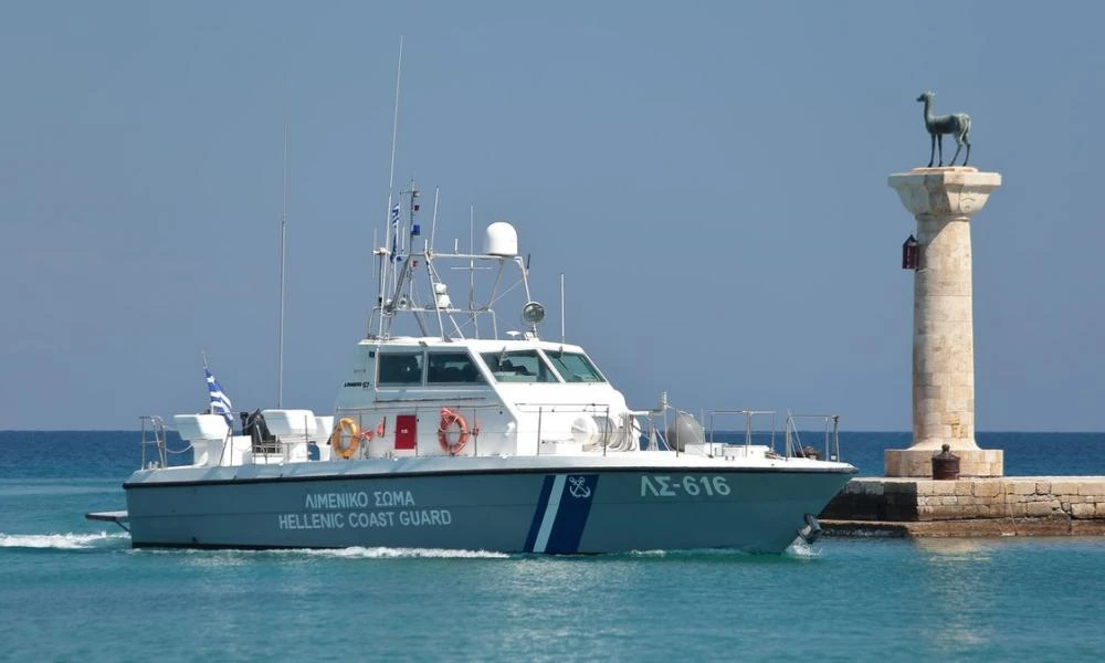Κρήτη: Διασώθηκαν 42 μετανάστες που εντοπίστηκαν σε λέμβο νότια της Γαύδου